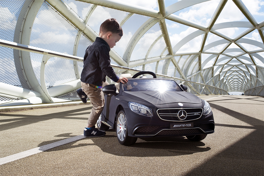 Elektrische kinderauto als verjaardagscadeau | Review Boyslabel