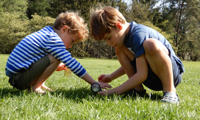 lente cadeautjes, jongenscadeau, buitenspeelgoed, onderzoeksetje, dieren onderzoeken, boyslabel