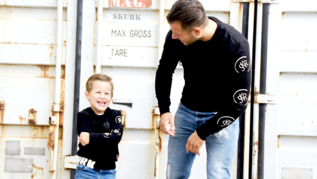vader zoon twinning, twinning styles dad son, twinnen vader en zoon, twinning, twinnen met papa, twinning merken, twinning vader zoon kledingmerken, twinning fashion, twinnen met papa, twinning dad and son, twinning is winning, twinnen vader zoon