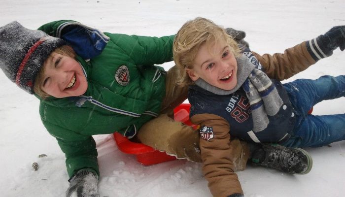 sneeuwpret, sneeuw, winter, jongens spelen in sneeuw, wintertime, winter in nederland