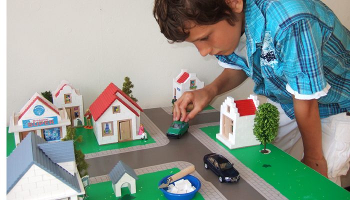 Brickadoo, huisjes bouwen met cement, bouwen met brickadoo, brickadoo speelgoed