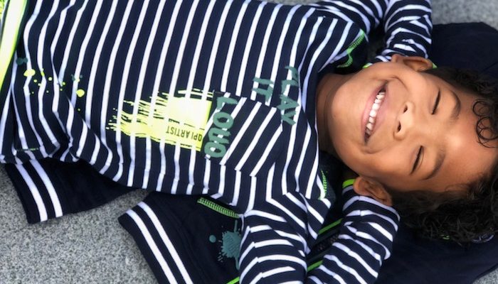 quapi review, Quapi kidswear, quapi, quapi boys, army pants, gestreept shirt, witte sneakers