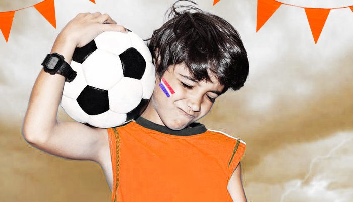 WK voetbal 2014, kids met oranjekoorts_1