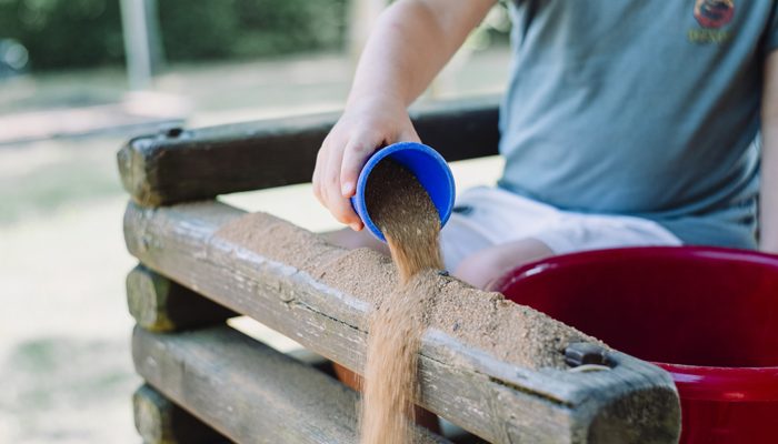Wanneer laat je kinderen alleen buitenspelen