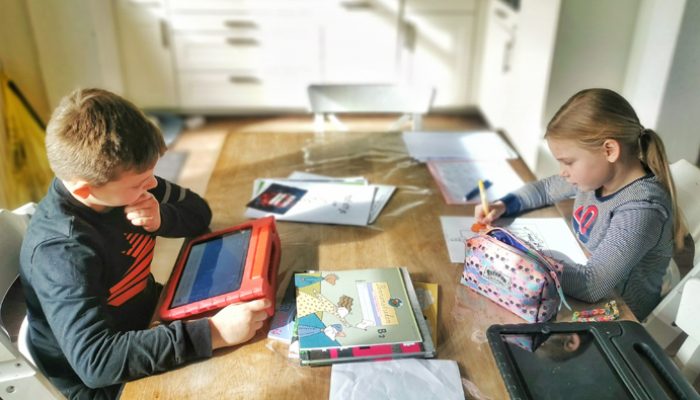 corona is stom, thuisblijven voor Corona, Baal van Corona, thuisonderwijs, thuis met kinderen