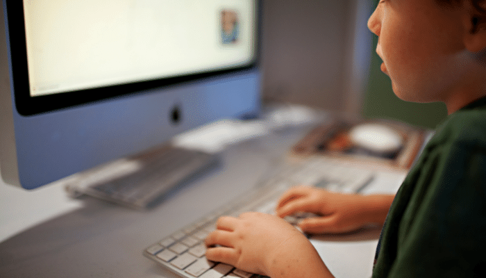 cyberpesten, hoe bescherm je je kind tegen pesten, online pesten