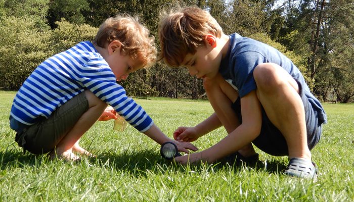 lente cadeautjes, jongenscadeau, buitenspeelgoed, onderzoeksetje, dieren onderzoeken, boyslabel
