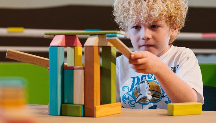 speelgoed kiki, duurzaam speelgoed voor kinderen, tegu speelgoed, magnetische houten blokken